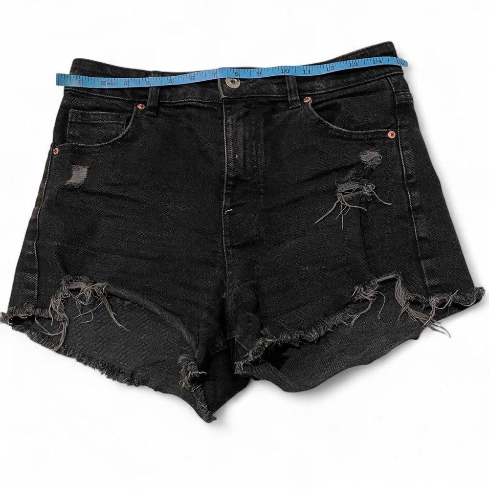 Size: US 6 l Bershka Black Denim Shorts